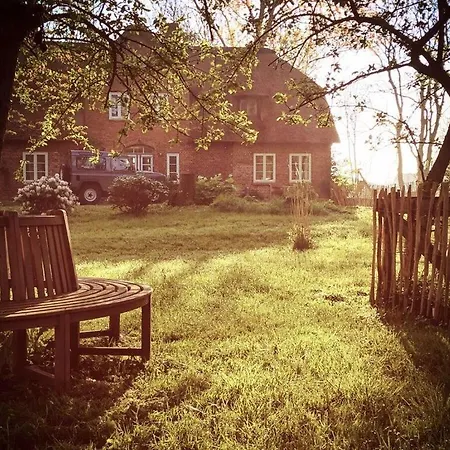 Feriehus Warft Simmerdeis 2 Comfortable Holiday Oldenswort